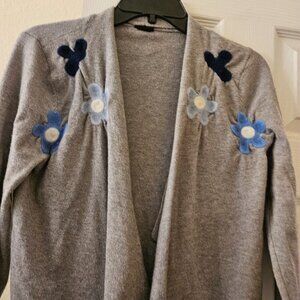 Aaeda boho Old Money grey cardigan sweater floral Lightweight Grandma Fun Soft M